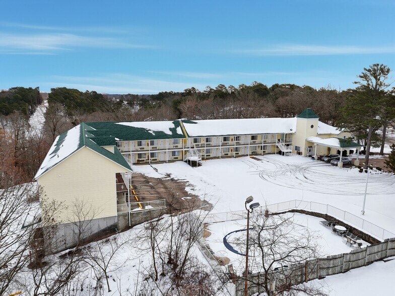 More Photos Of 3169 E Van Buren, Eureka Springs Hotel For Sale