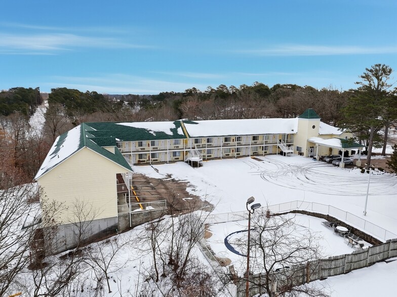 More Photos Of 3169 E Van Buren, Eureka Springs Hotel For Sale