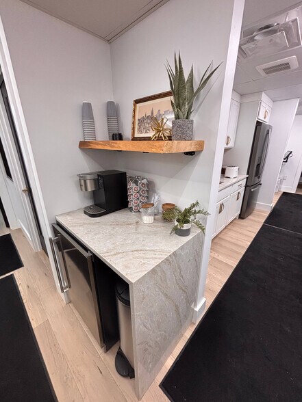 More Photos Of 52 Fitzgerald Dr, Jaffrey Warehouse For Sale