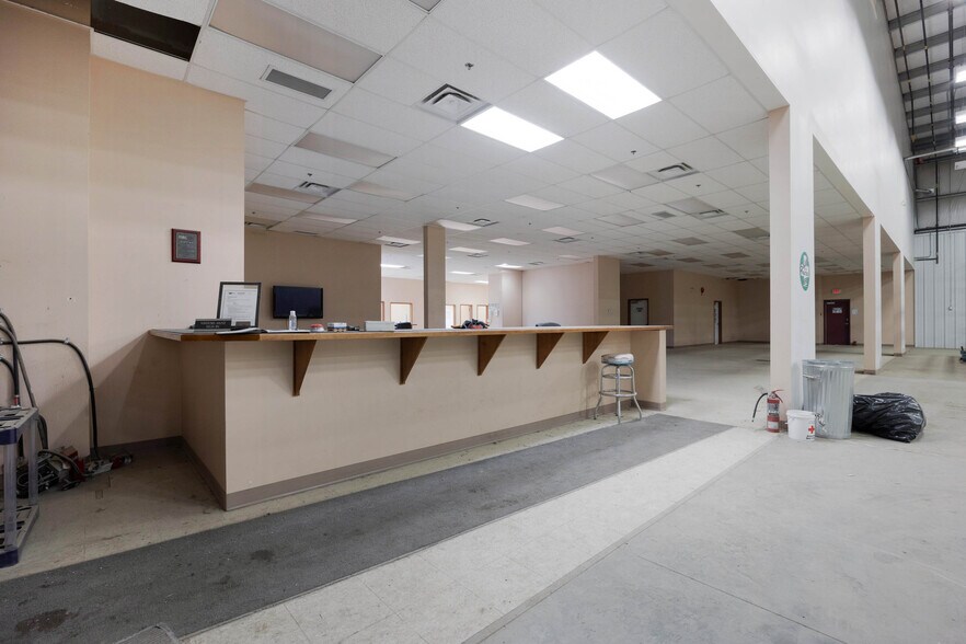 More Photos Of 105 Oak Crt, Anzac Warehouse For Sale