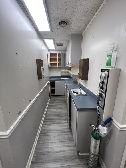 More Photos Of 540 W Hill St, Thomson Office Residential For Lease