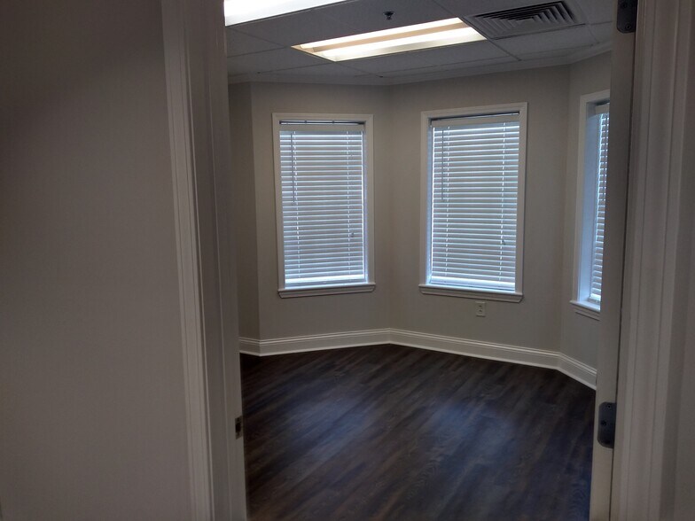 More Photos Of 311 S Royal Oaks Blvd, Franklin Medical For Sale