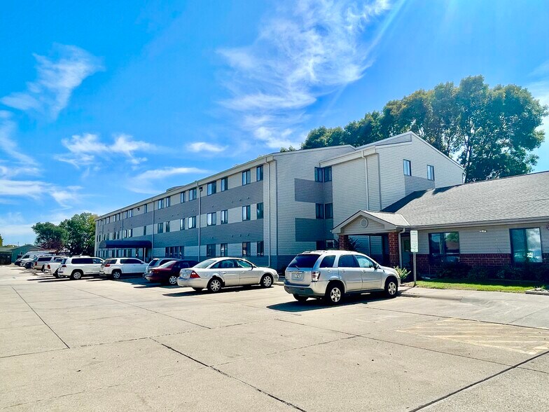 More Photos Of 5300 Stone Ave, Sioux City Apartments For Sale