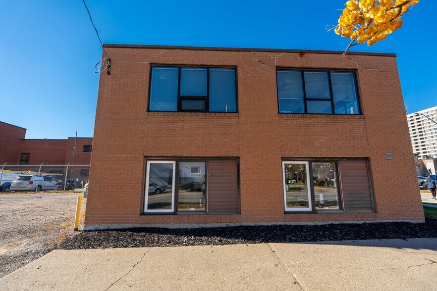 More Photos Of 219 Lochiel St, Sarnia General Retail For Sale