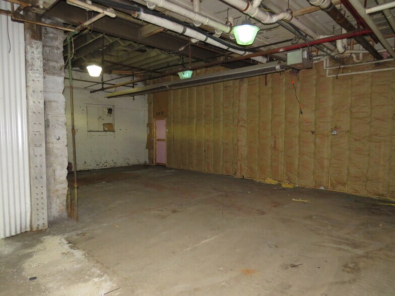 More Photos Of 186 Lincoln Ave, Grove City Warehouse For Lease