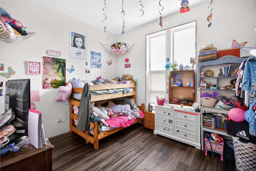 More Photos Of 100 Main St, Moro Specialty For Sale