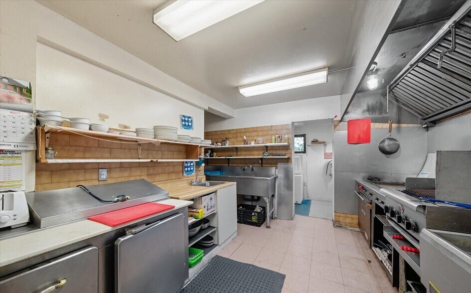 More Photos Of 23035 Lakeridge Rd, Brock Restaurant For Sale