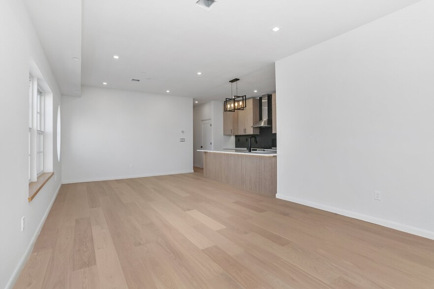 More Photos Of 63 Church St, Greenwich Apartments For Sale