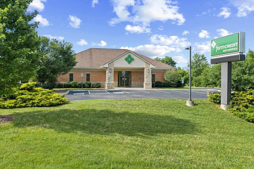 More Photos Of 326 Partnership Pky, Maryville Loft Creative Space For Sale
