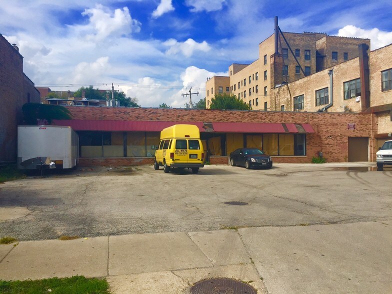 More Photos Of 4936 N Sheridan Rd, Chicago Storefront For Sale