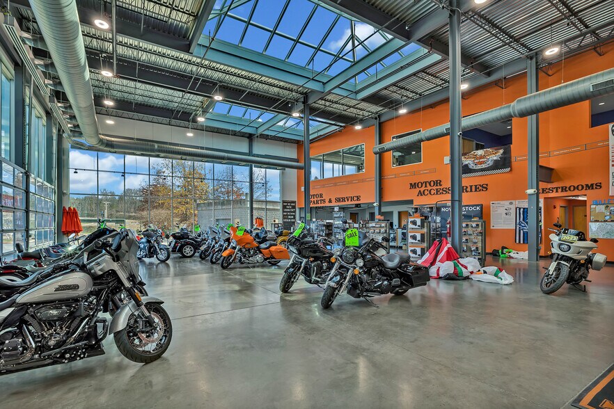 More Photos Of 1616 Harley Davidson Blvd, Columbia Freestanding For Sale