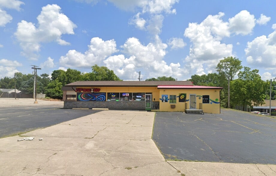 Primary Photo Of 1030 Wapakoneta Ave, Sidney Freestanding For Sale