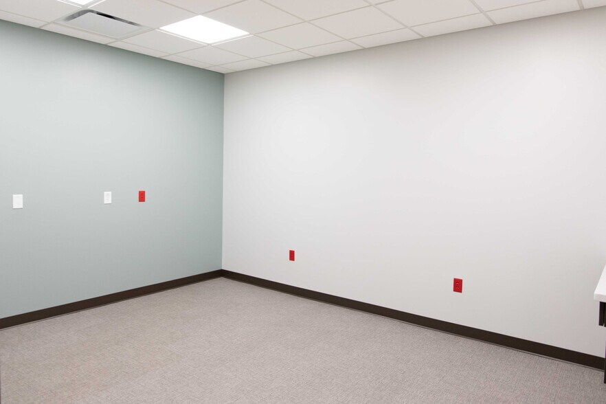 More Photos Of 17030 Lakeside Hills Plz, Omaha Medical For Lease