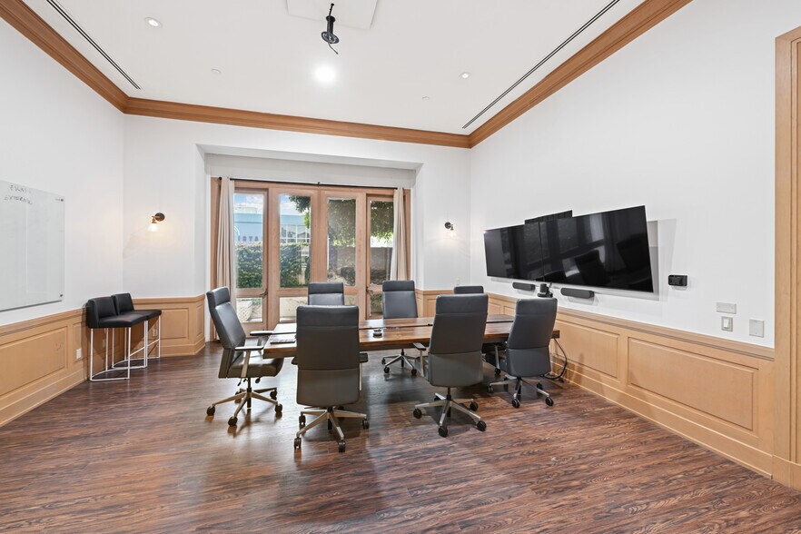 More Photos Of 12575 Beatrice St, Los Angeles Flex For Lease