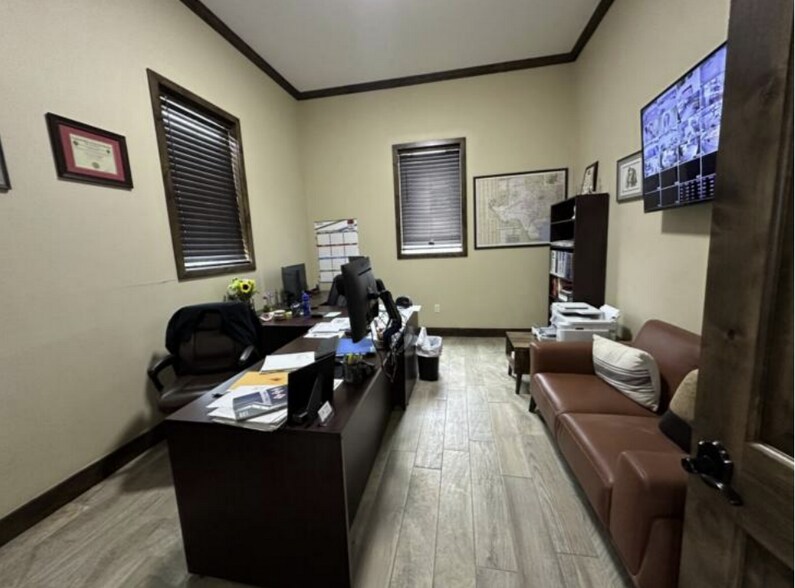 More Photos Of 2651 Highway 44, Robstown Service For Sale