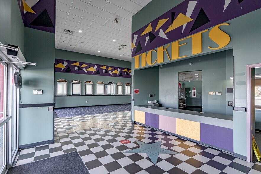 More Photos Of 250 Breighton Cir, Shelbyville Movie Theatre For Sale