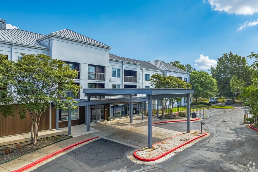 More Photos Of 3076 Kirby Pky, Memphis Hotel For Sale