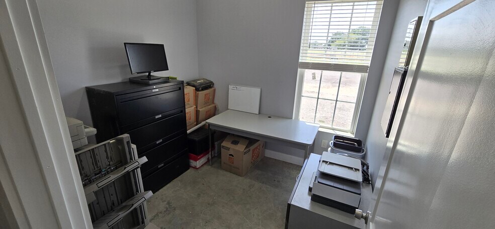 More Photos Of 21360 N Frontage Rd, Iowa Office Residential For Lease
