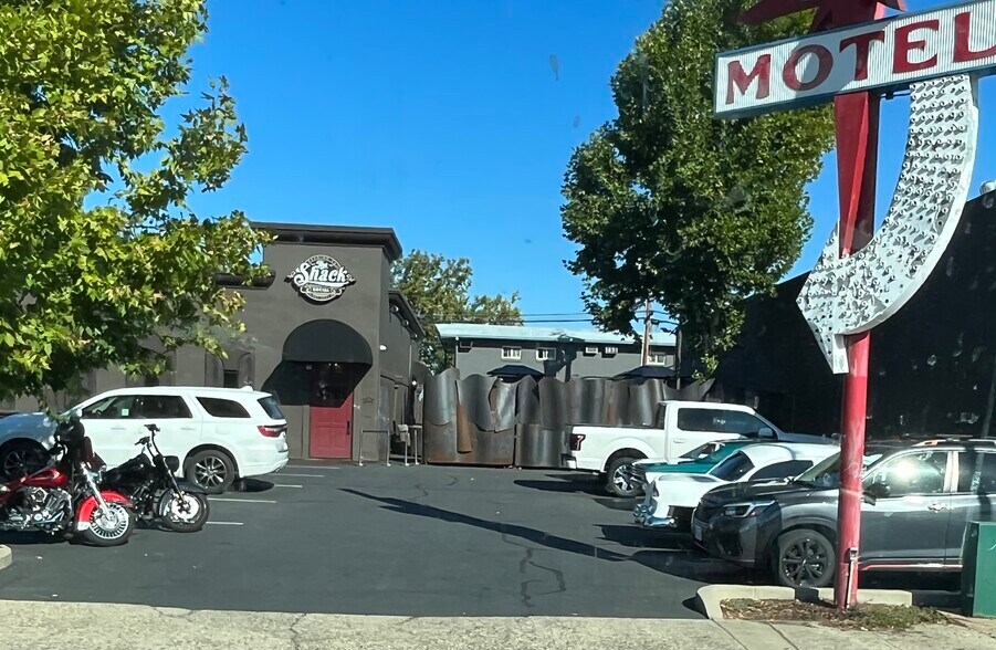 More Photos Of 1201 Market St, Redding Restaurant For Sale