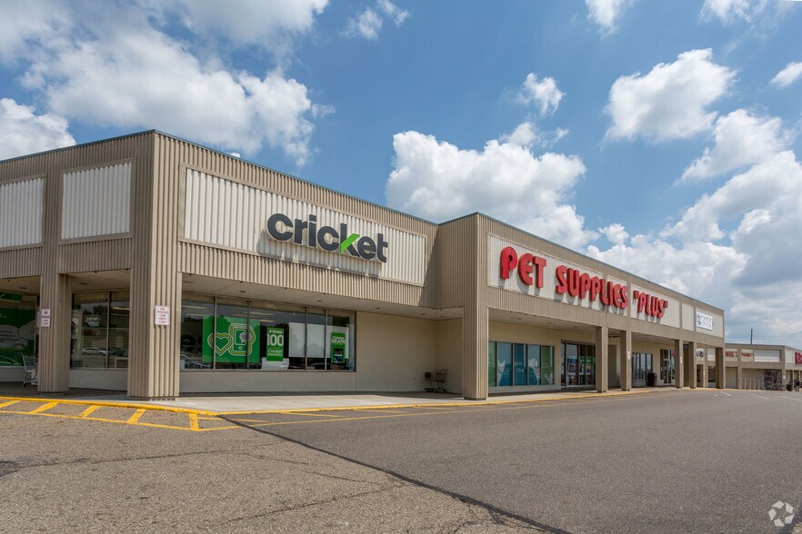 Primary Photo Of 3014-3058 Cromer Ave NW, Canton General Retail For Lease