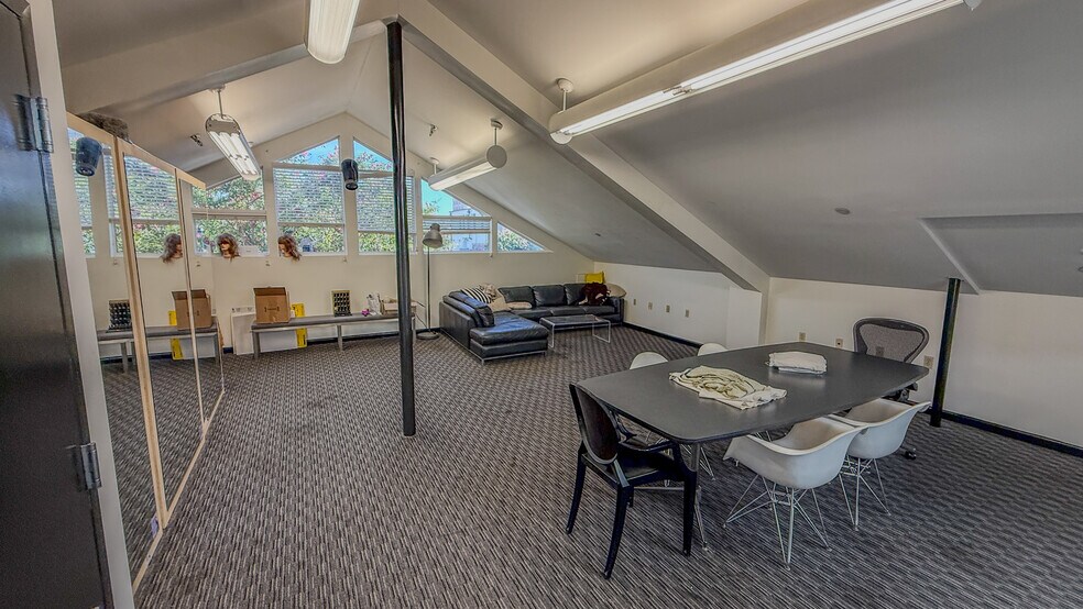 More Photos Of 15 W Main St, Pensacola Office For Sale