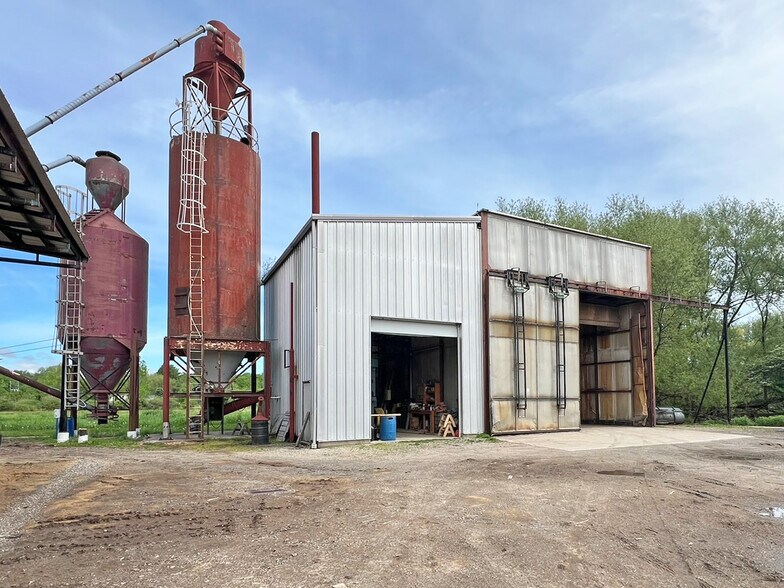 More Photos Of 9711 Perry Hwy, Waterford Warehouse For Sale