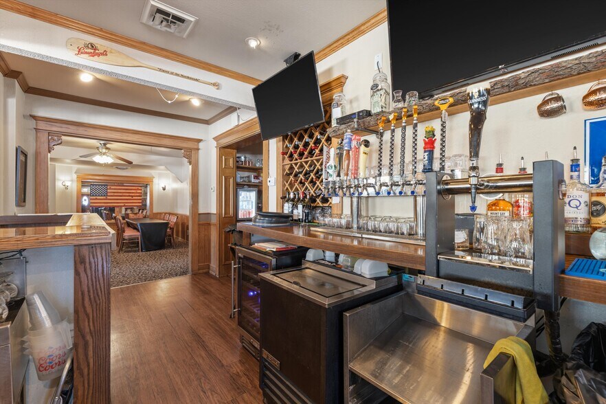 More Photos Of N67W33525 County Road K, Oconomowoc General Retail For Sale