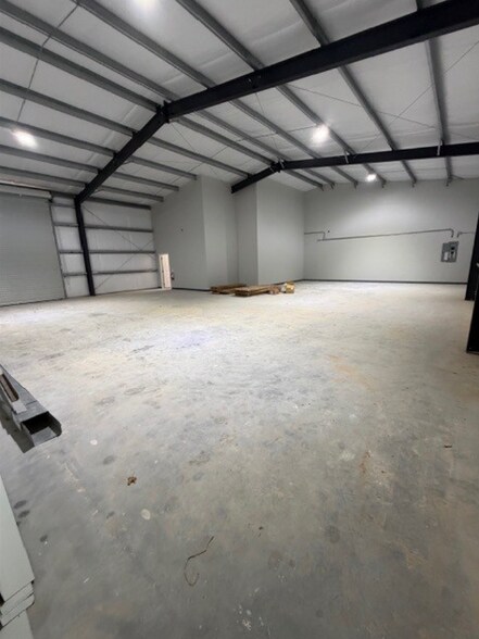 More Photos Of 26725 Morgan Cemetery Rd, Cleveland Warehouse For Lease