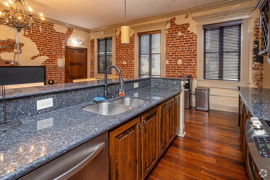 More Photos Of 431-433 Gravier St, New Orleans Apartments For Sale
