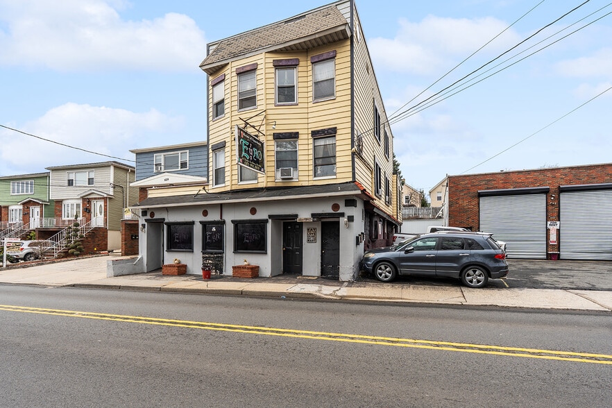Primary Photo Of 631 Schuyler Ave, Kearny Apartments For Lease