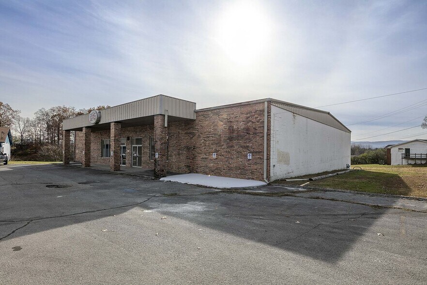 More Photos Of 2808 E Lamar Alexander Pky, Maryville Freestanding For Lease