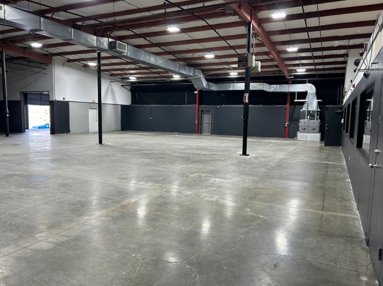 More Photos Of 851 Lovers Ln, Bowling Green Warehouse For Lease