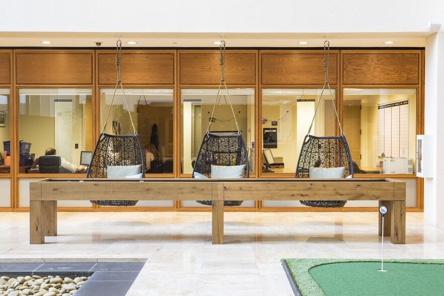 More Photos Of 400 Perimeter Center Ter, Atlanta Office For Lease