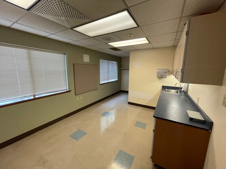 More Photos Of 502 54th Ave E, Fife Office For Lease