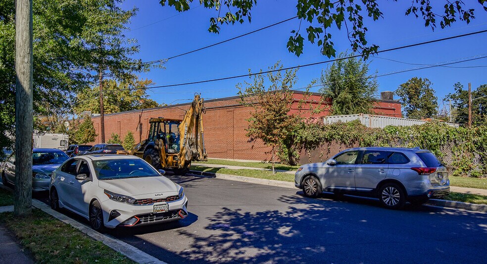 More Photos Of 2901 Minnesota Ave SE, Washington Freestanding For Sale