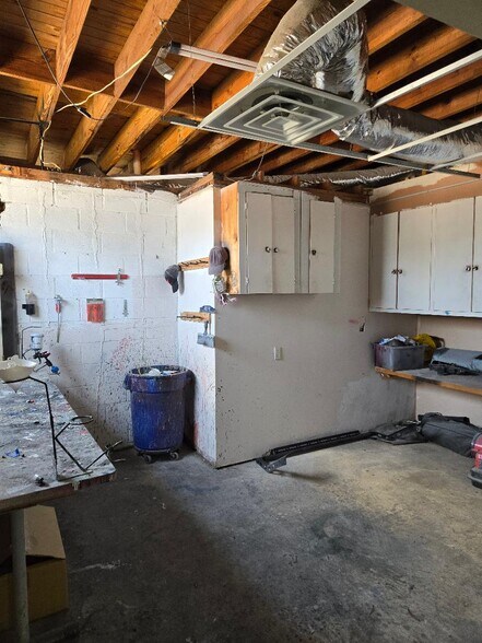 More Photos Of 626 W Carolina Ave, Hartsville Showroom For Sale