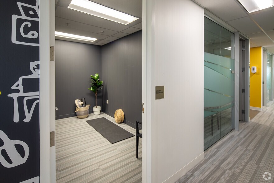 More Photos Of 1270 Central Pky, Mississauga Unknown For Lease