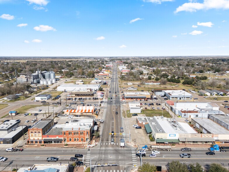 More Photos Of 2015 Avenue F, Bay City Office For Lease