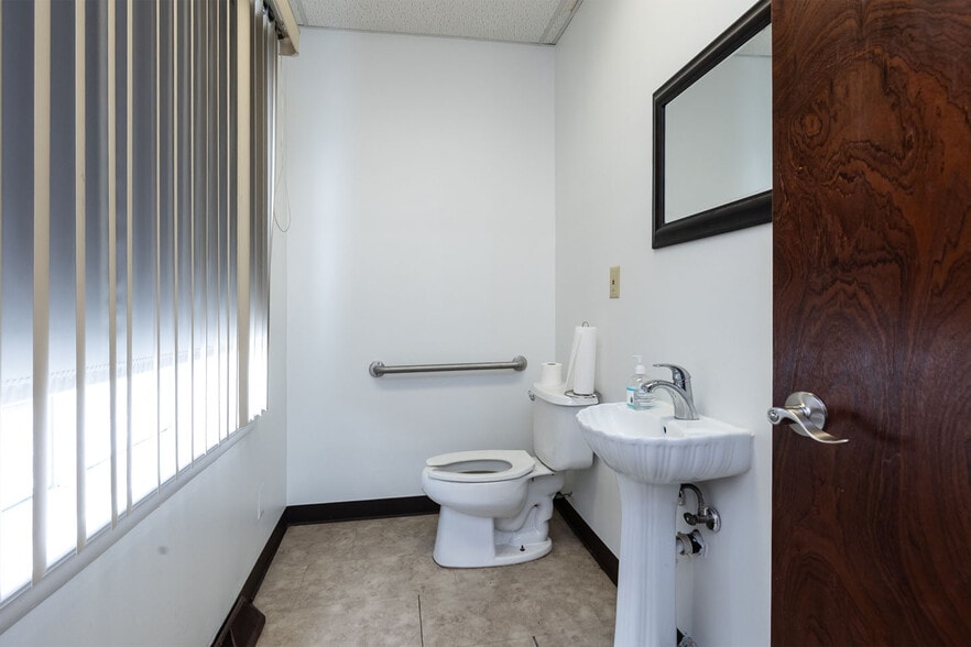 More Photos Of 1017 Market St, Gloucester City Medical For Sale