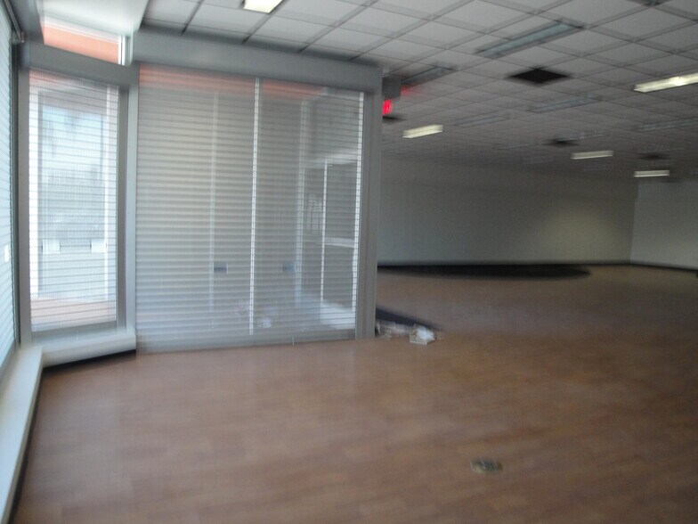 More Photos Of 1701-1721 N Main St, Los Angeles Office For Sale