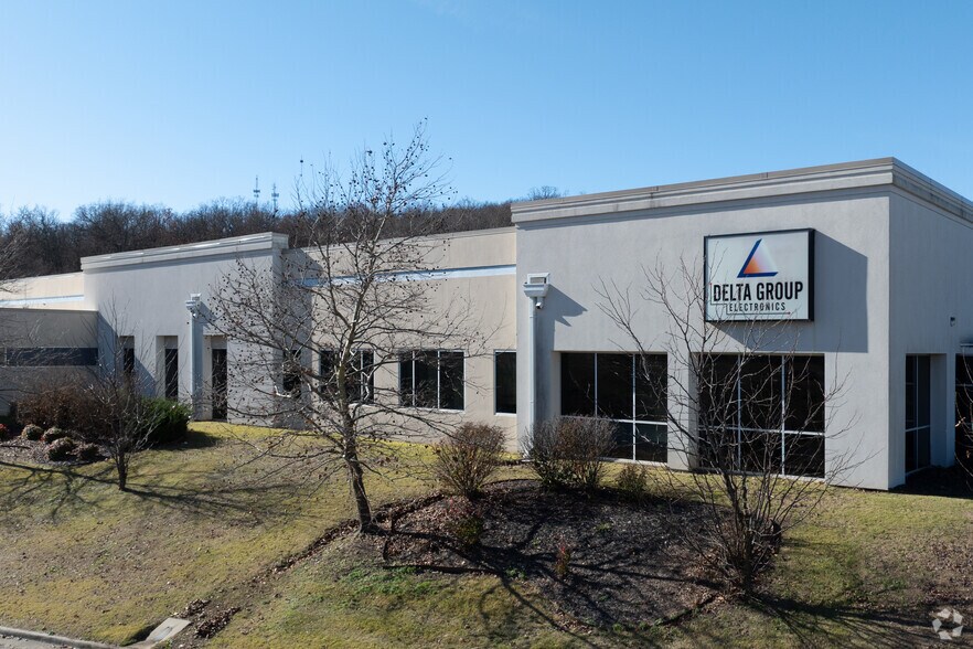 More Photos Of 3115 W Technology Way, Fayetteville Office For Lease
