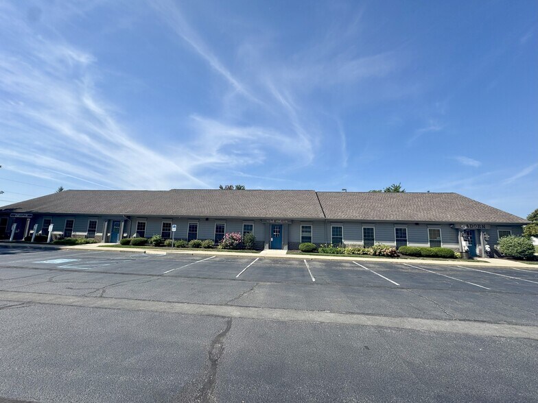 More Photos Of 2504 Veterans Memorial Pky S, Lafayette Office For Sale