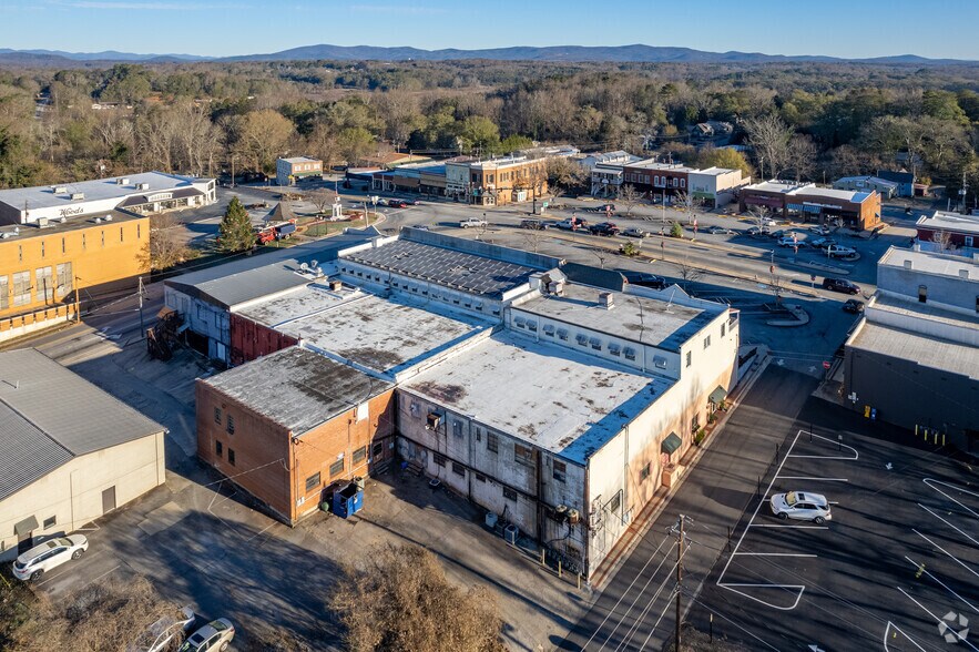 More Photos Of 1423 Washington St, Clarkesville Storefront Retail Office For Lease