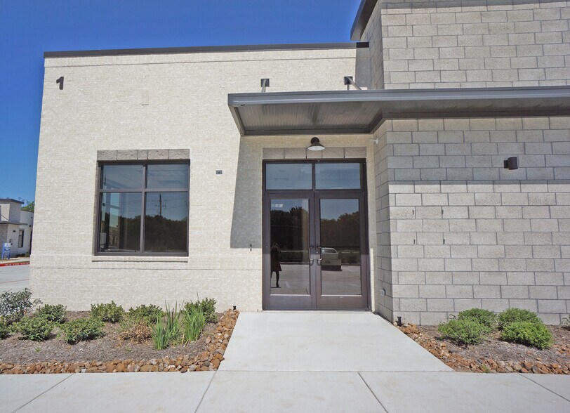 More Photos Of 202 Industrial Blvd, Sugar Land Loft Creative Space For Lease