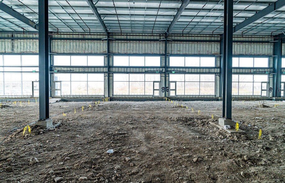 More Photos Of 990 Taylor, Winnipeg Flex For Lease