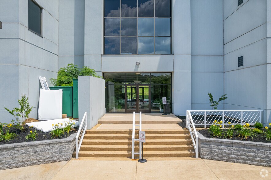 More Photos Of 4550 Linden Hill Rd, Wilmington Office For Lease