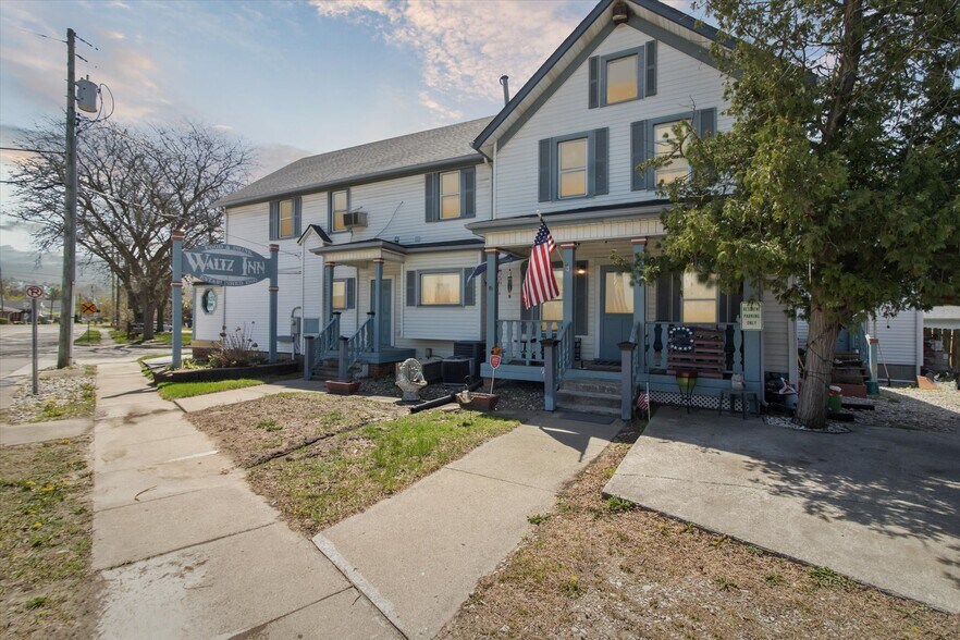 Primary Photo Of 28080 Waltz Rd, New Boston Restaurant For Sale