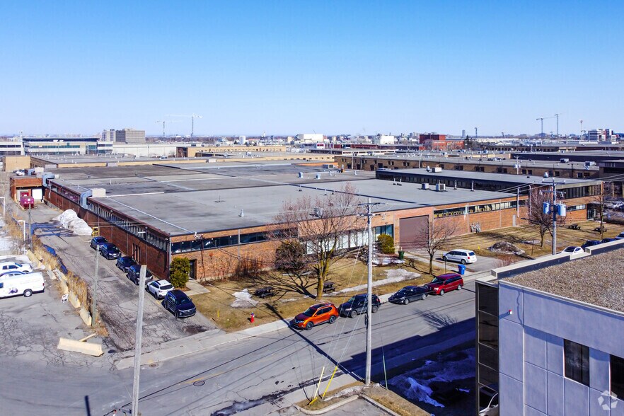 More Photos Of 5775 Rue Ferrier, Mont-Royal Manufacturing For Lease