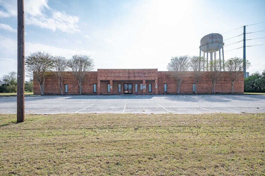 More Photos Of 1800 S Washington St, Beeville Office For Sale