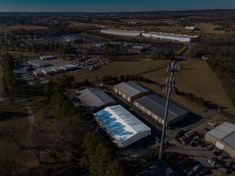 More Photos Of 3710 John Lunn Rd, Spring Hill Flex For Lease